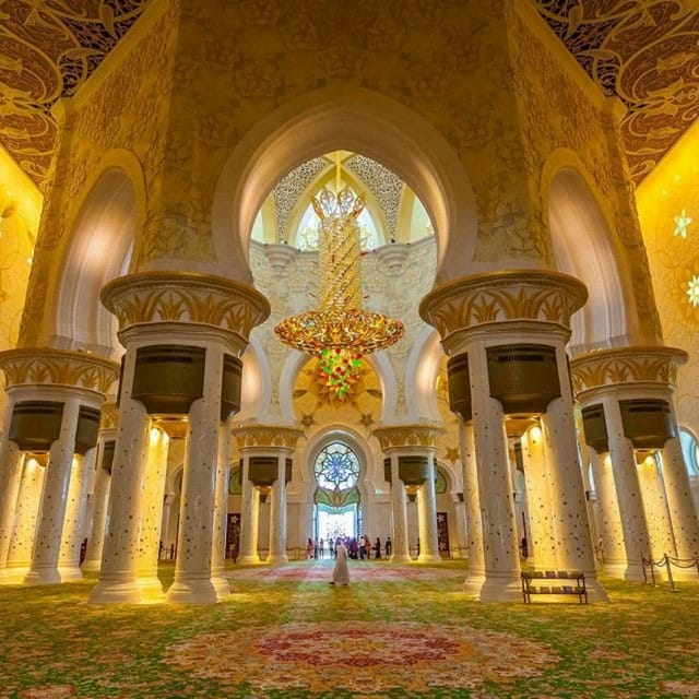 Abu Dhabi: Sheikh Zayed Grand Mosque Express Entry + Tour with Transfer - Photo 1 of 8